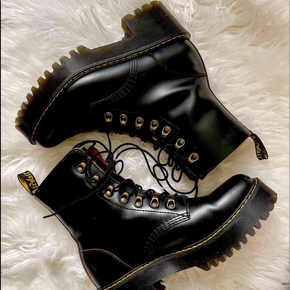 Size 41 (US size 9) Almost new Platform Dr. Martens only worn a couple of times